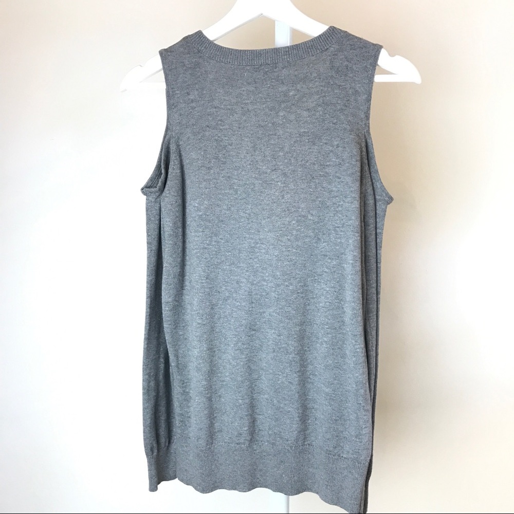 Cold shoulder embroidered sweater - Picture 4 of 6
